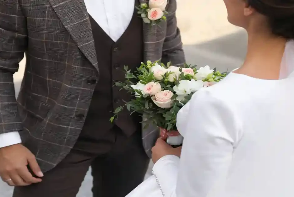 Welches Standesamt-Outfit schenkt Ihnen 3 Momente voller Glanz?